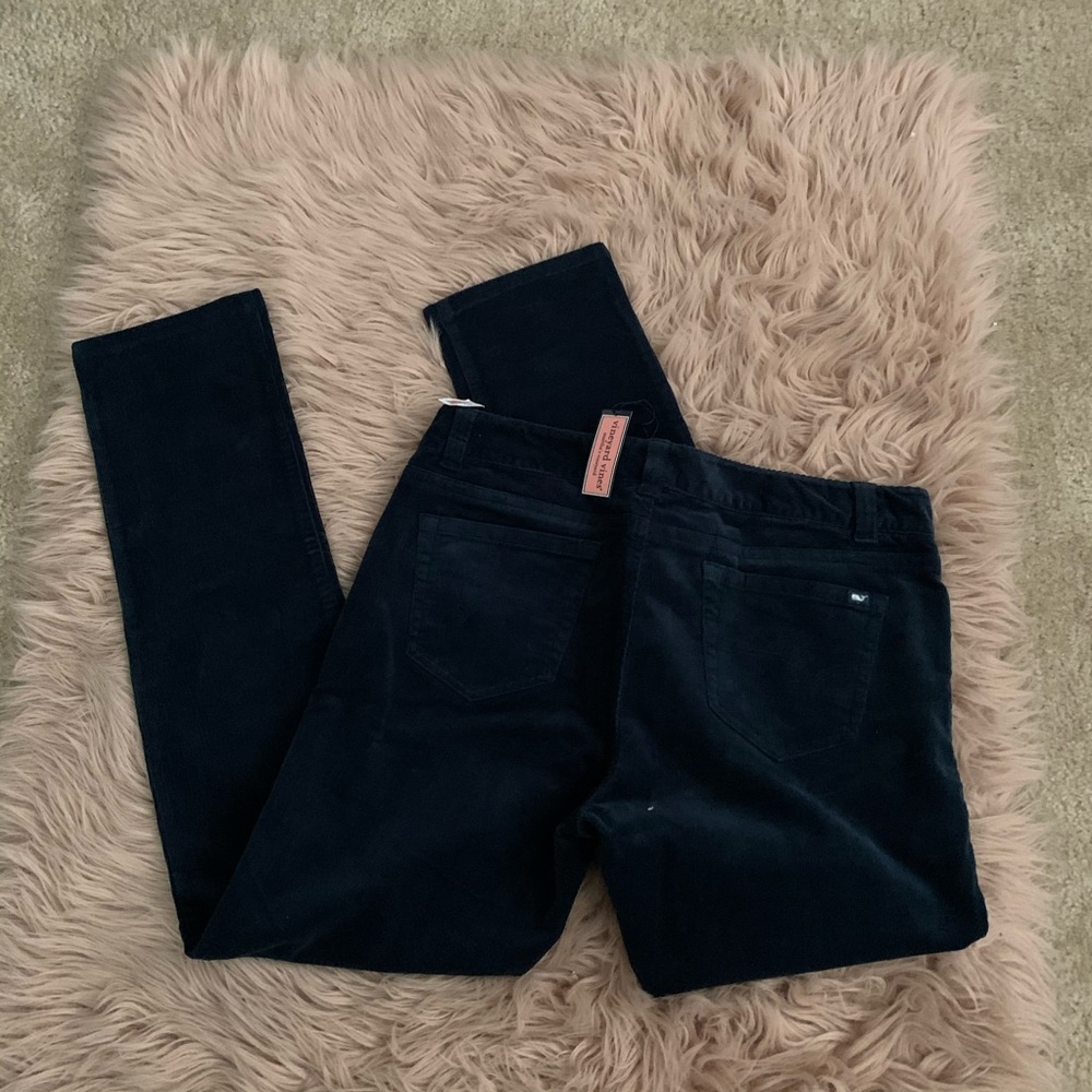Vineyard vines dark blue corduroy pants ✨